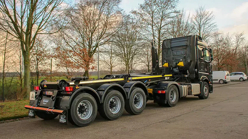 hooklift-semi-trailer-7-1-673275560b704-e1731360540769.webp