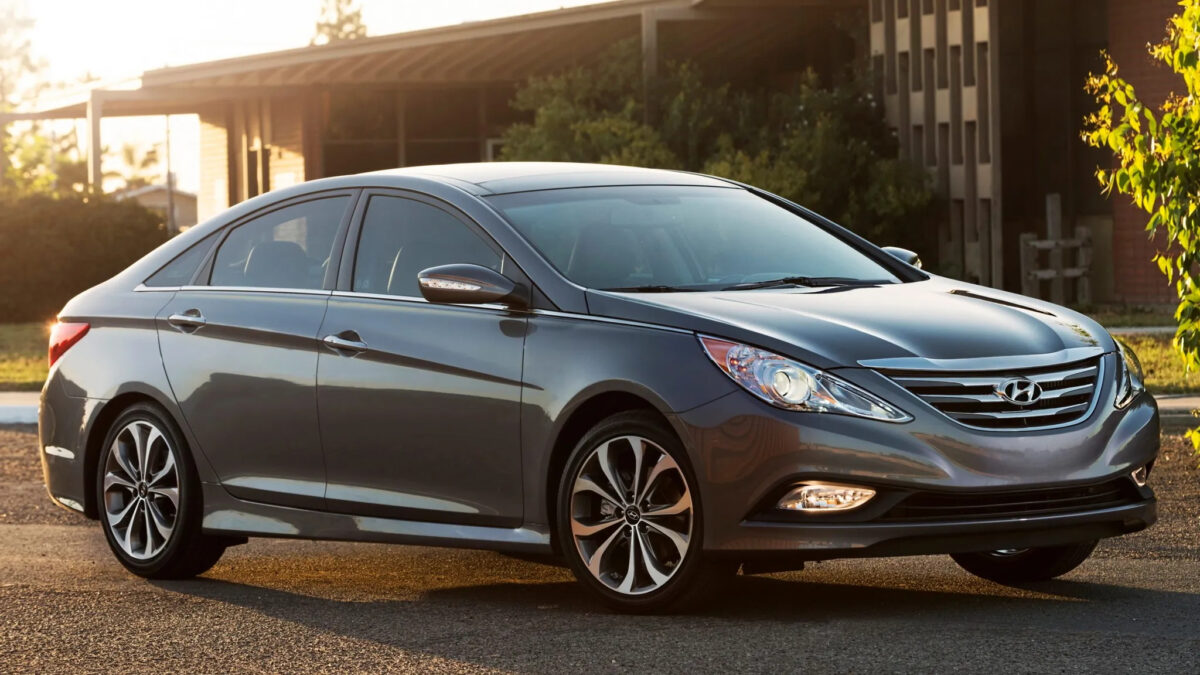 hyundai-sonata-2013-wallpapers-1-67379ca3a1cb5-1200x675.jpg